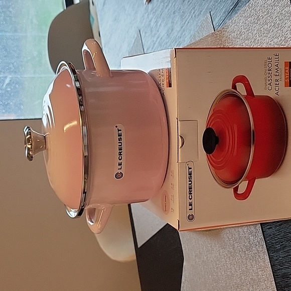 Le Creuset Kitchen New Le Creuset Casserole In Shell Pink With